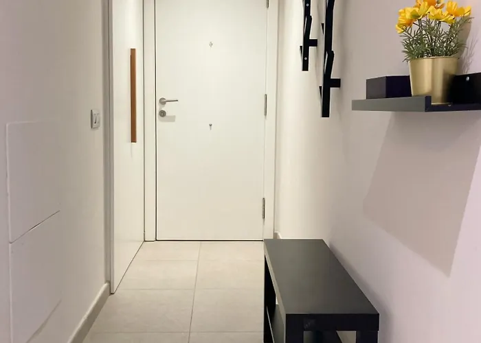 Stylish Family Flat By Canary365 *